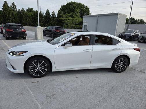 Eminent White Pearl 2025 Lexus ES 300h Base