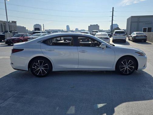 2025 Lexus ES 350 Base