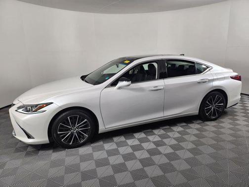 2022 Lexus ES 350 Base