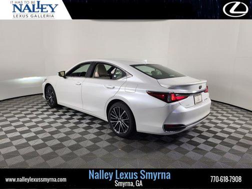 2025 Lexus ES 300h Base