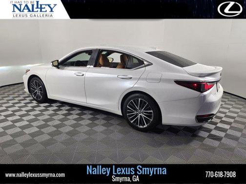 2023 Lexus ES 300h Base