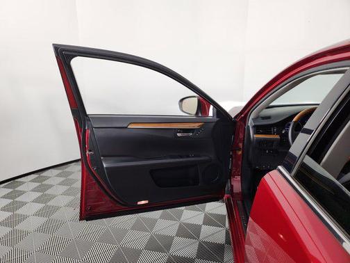 2015 Lexus ES 300h Base