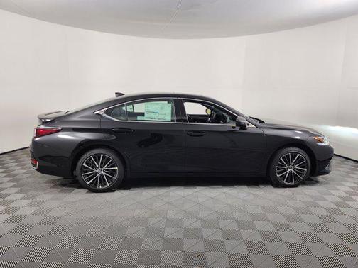 2025 Lexus ES 300h Base