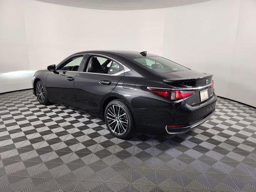 2025 Lexus ES 300h Base