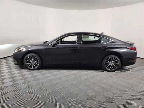 2025 Lexus ES 300h Base