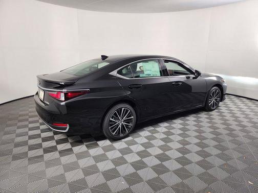 2025 Lexus ES 300h Base