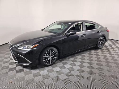 2025 Lexus ES 300h Base