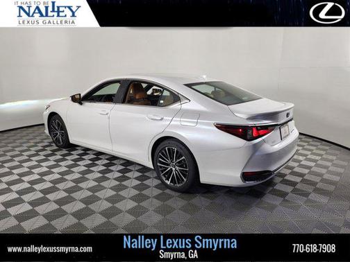 2025 Lexus ES 300h Base