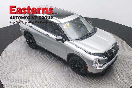 Mercury Gray Metallic 2022 Mitsubishi Outlander SE