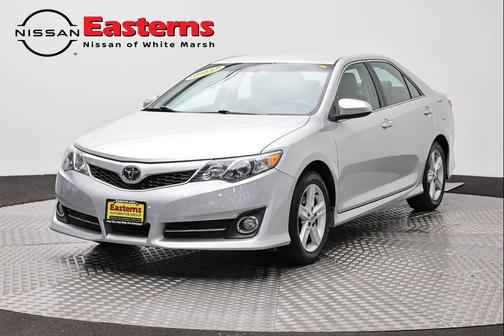 Classic Silver Metallic 2014 Toyota Camry SE