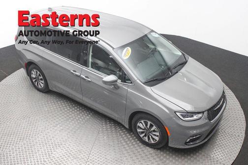 2022 Chrysler Pacifica Hybrid Touring L