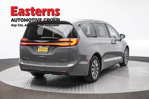 2022 Chrysler Pacifica Hybrid Touring L