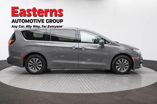 2022 Chrysler Pacifica Hybrid Touring L