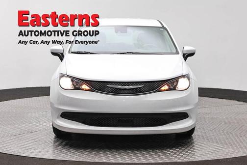 Bright White Clearcoat 2023 Chrysler Voyager LX