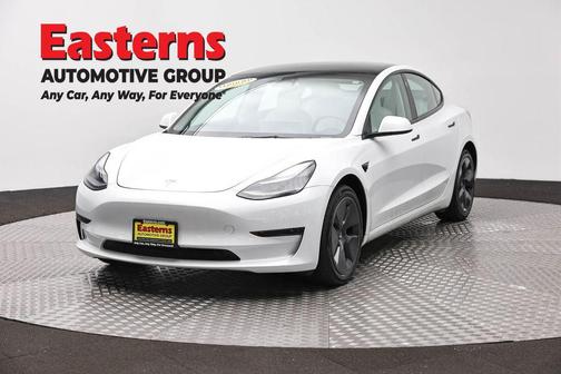 Pearl White Multi-Coat 2023 Tesla Model 3 Standard Range