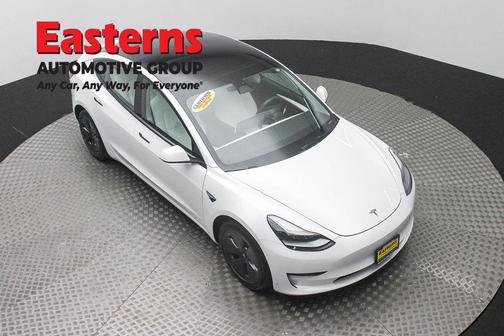Pearl White Multi-Coat 2023 Tesla Model 3 Standard Range