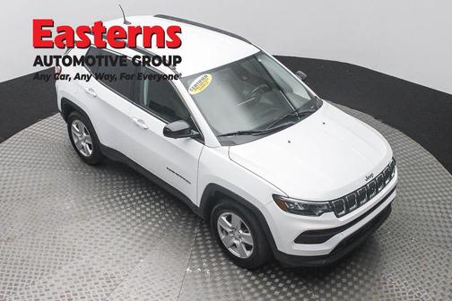 Bright White Clearcoat 2022 Jeep Compass Latitude