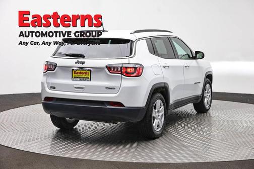 Bright White Clearcoat 2022 Jeep Compass Latitude
