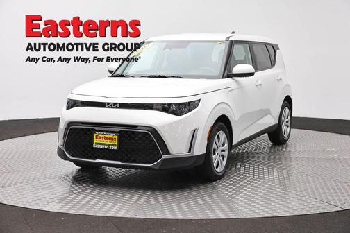 Snow White Pearl 2023 Kia Soul LX