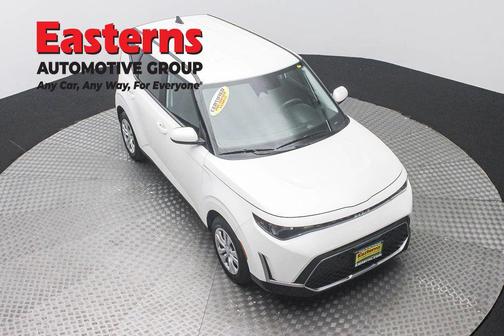 Snow White Pearl 2023 Kia Soul LX