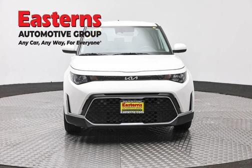 Snow White Pearl 2023 Kia Soul LX
