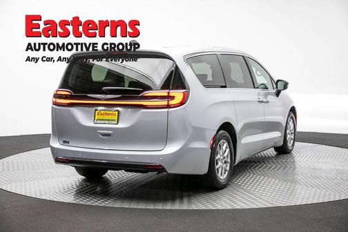 Silver Mist Clearcoat 2024 Chrysler Pacifica Touring L