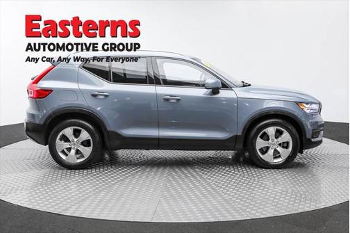 2021 Volvo XC40 T4 Momentum