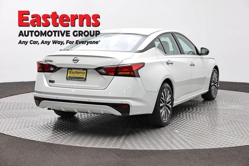Pearl White Tricoat 2025 Nissan Altima 2.5 SV