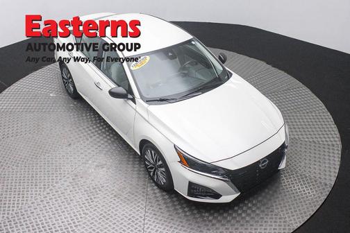 Pearl White Tricoat 2025 Nissan Altima 2.5 SV