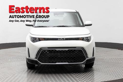 Snow White Pearl 2023 Kia Soul LX