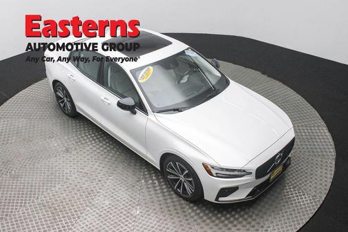 2022 Volvo S60 T5 Momentum