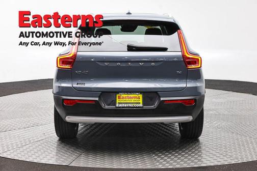 Gray 2021 Volvo XC40 T4 Inscription