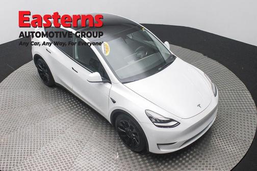 Pearl White Multi-Coat 2022 Tesla Model Y Long Range Dual Motor All-Wheel Drive