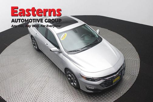 Silver Ice Metallic 2022 Chevrolet Malibu FWD LT
