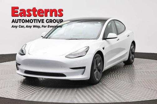 Pearl White Multi-Coat 2023 Tesla Model 3 Standard Range