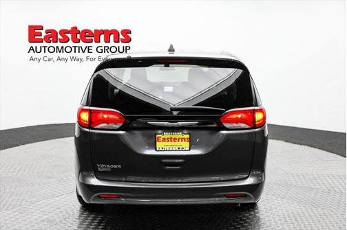 2022 Chrysler Voyager LX