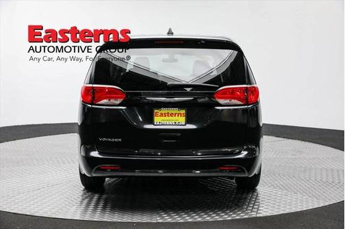2022 Chrysler Voyager LX