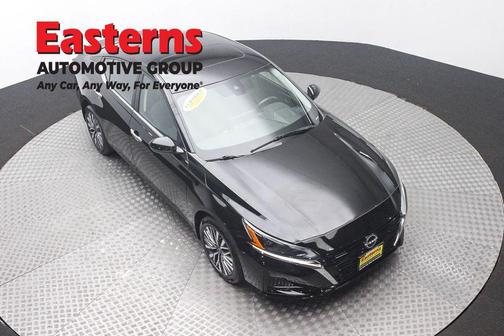 Super Black Clearcoat 2023 Nissan Altima 2.5 SV