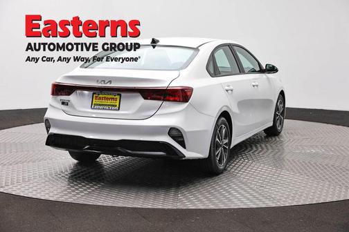 Snow White Pearl 2022 Kia Forte LXS