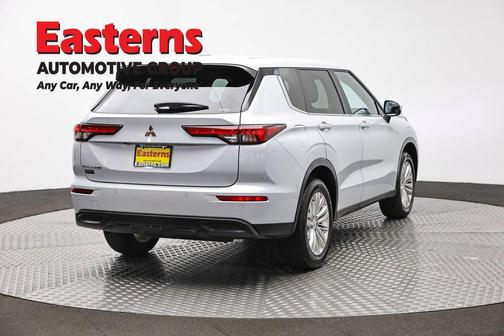 White Diamond 2024 Mitsubishi Outlander ES S-AWC