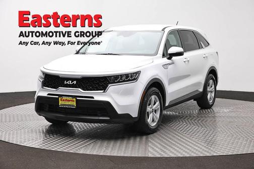 Glacial White Pearl 2022 Kia Sorento LX