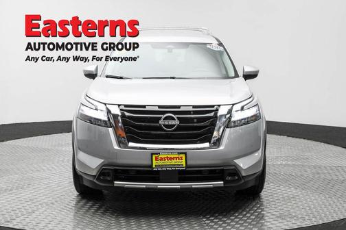 2023 Nissan Pathfinder SL 4WD