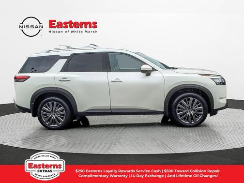Pearl White Tricoat 2023 Nissan Pathfinder SL 4WD
