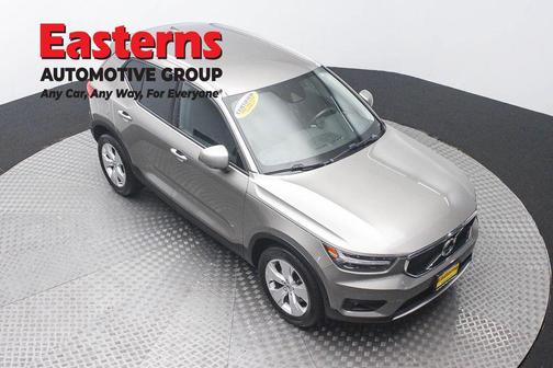 Brown 2022 Volvo XC40 T4 Momentum