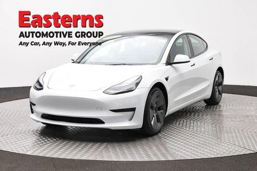 Pearl White Multi-Coat 2023 Tesla Model 3 Standard Range