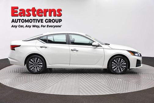 Pearl White Tricoat 2023 Nissan Altima 2.5 SV