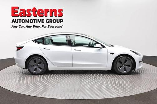 Pearl White Multi-Coat 2023 Tesla Model 3 Standard Range