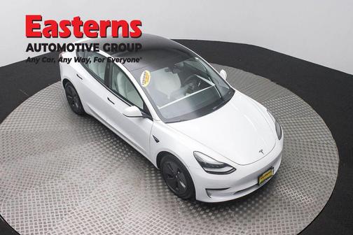 Pearl White Multi-Coat 2023 Tesla Model 3 Standard Range