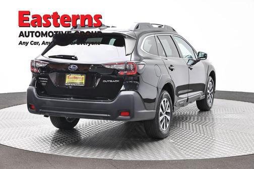 Crystal Black Silica 2023 Subaru Outback Premium
