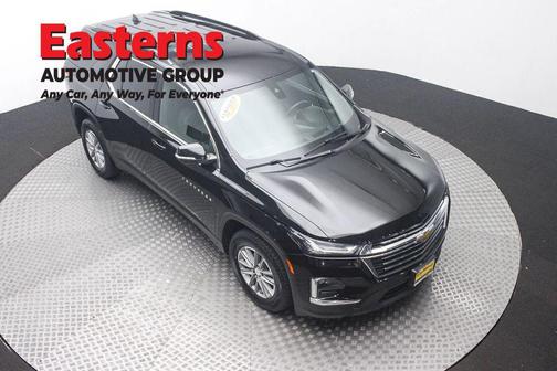 Mosaic Black Metallic 2022 Chevrolet Traverse LT Cloth